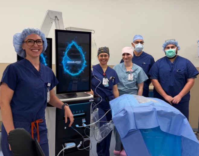 Equipo médico junto a tecnología de ablación avanzada